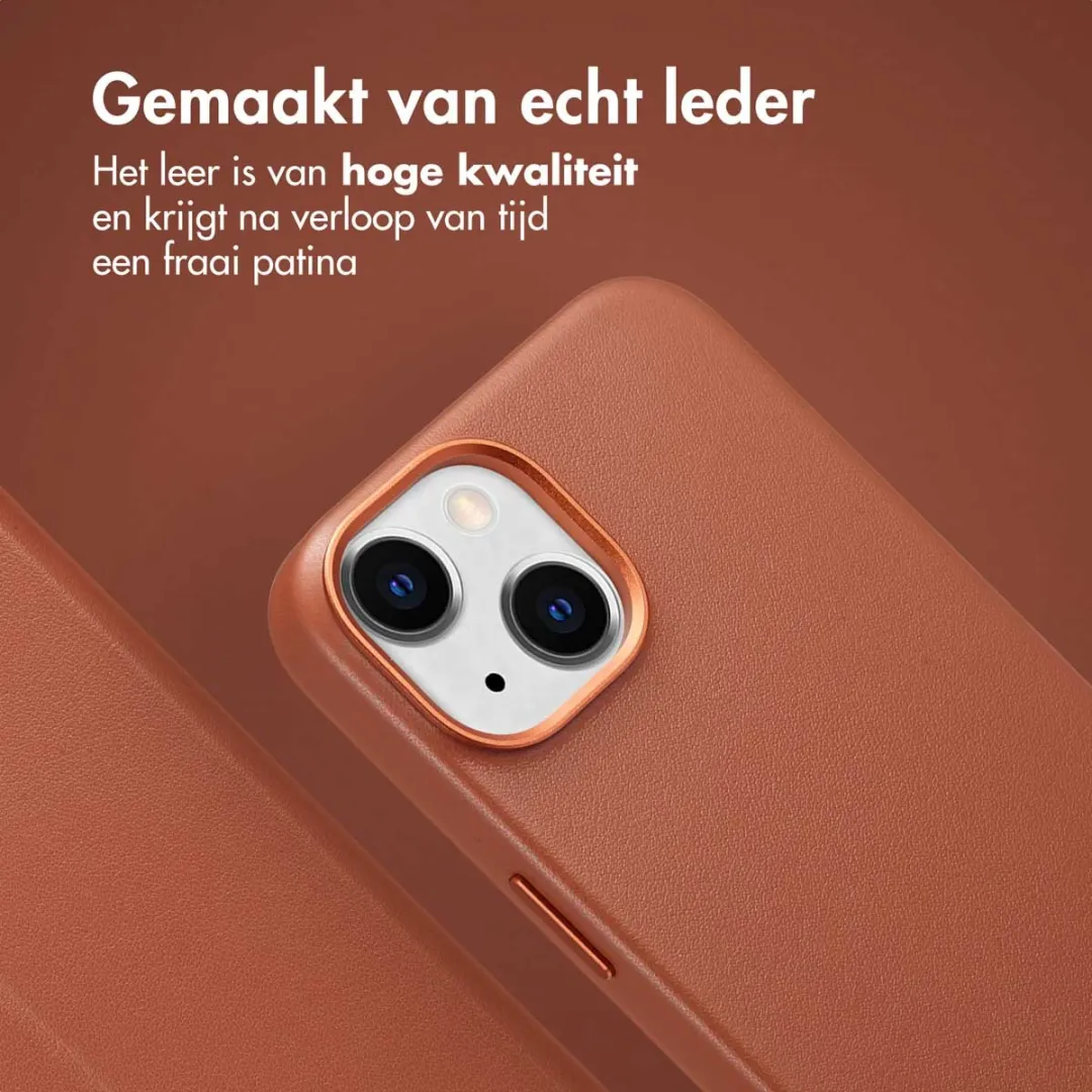 Accezz iPhone 14 Hoesje - Leather Bookcase 2-in-1 - Bruin