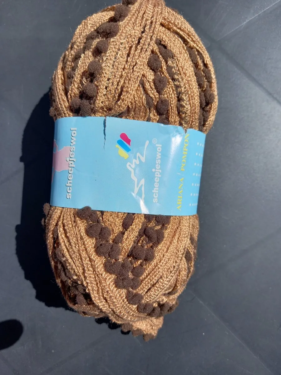 Scheepjes Ariana Pompon Sjaaltjesgaren