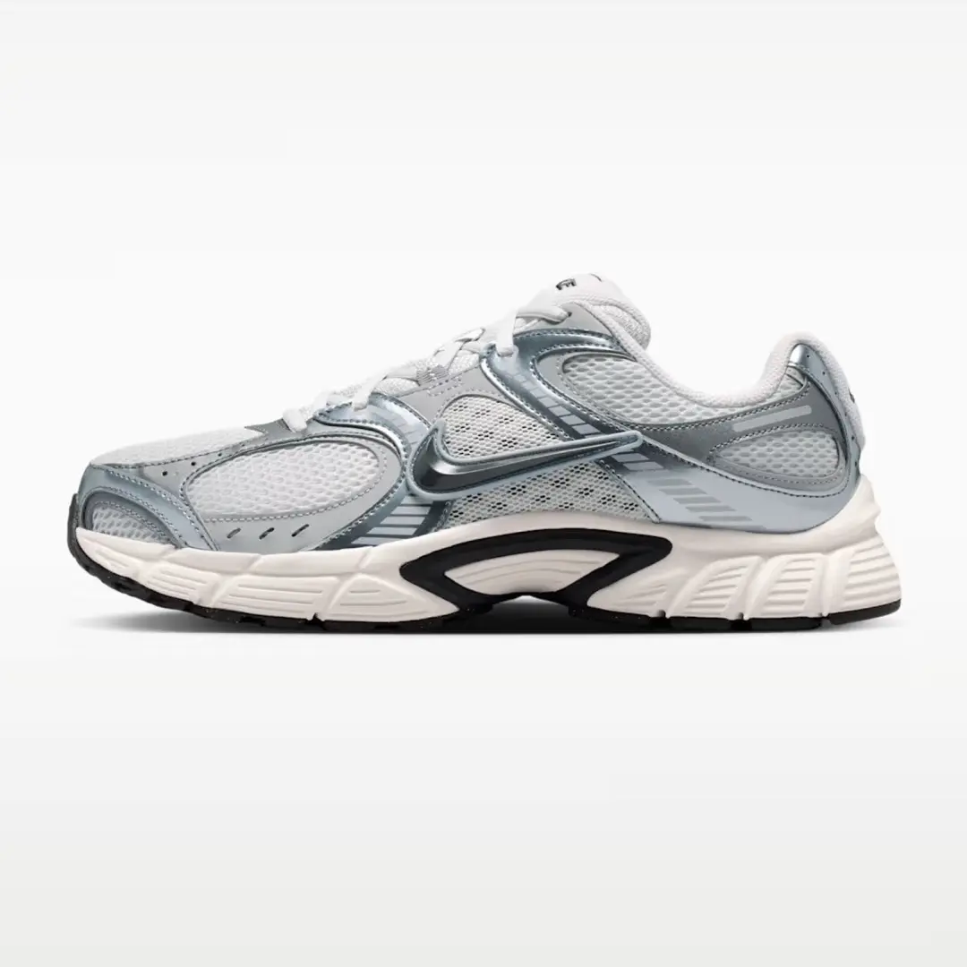 Nike V5 RNR Sneakers