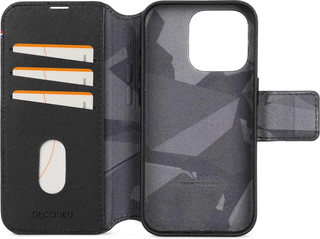 Decoded D24IPO15PDW5BK iPhone 15 Pro Hoesje - Magnetisch 2-in-1 - 3 Pasjes - Zwart - afbeelding 6 van 6