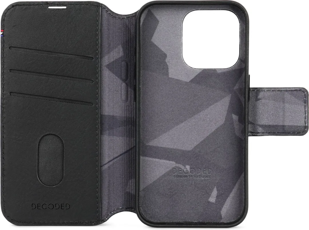 Decoded D24IPO15PDW5BK iPhone 15 Pro Hoesje - Magnetisch 2-in-1 - 3 Pasjes - Zwart