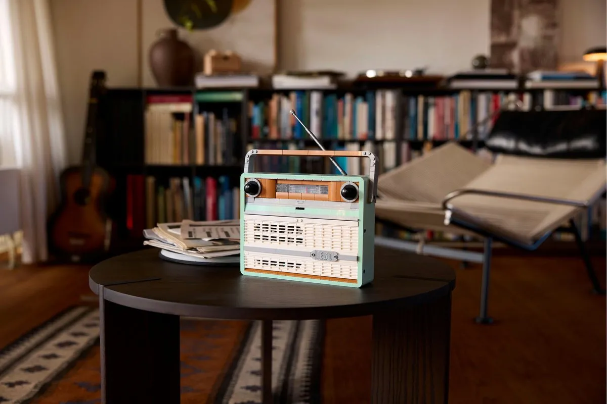 LEGO Icons Retro Draagbare Radio 10334 - 906 Stukken