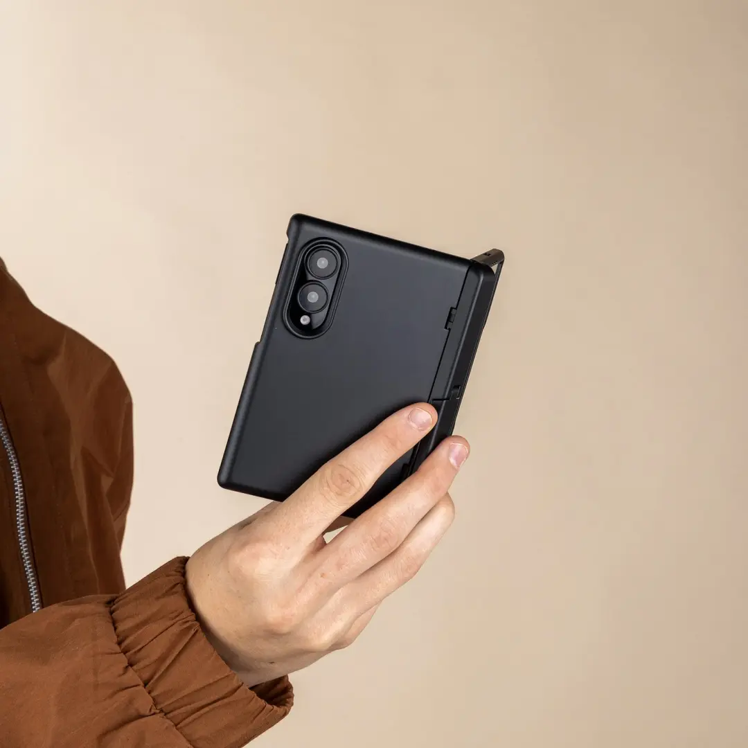 imoshion Color Backcover met Stand Samsung Galaxy Z Fold 8 Hoesje - Zwart - afbeelding 3 van 6