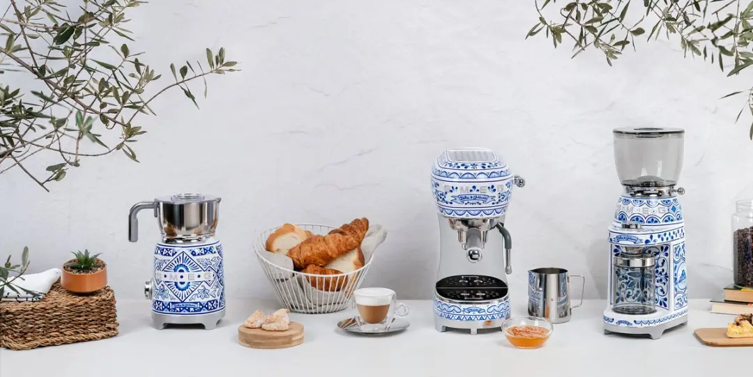 Smeg Dolce & Gabbana ECF02DGBEU Espressomachine - Blauw - afbeelding 2 van 6