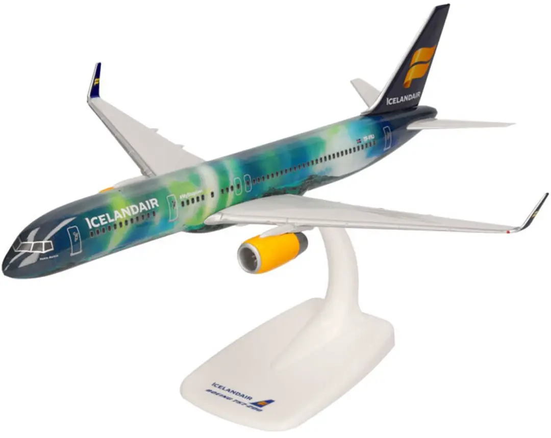 Boeing 757-200 Icelandair Hekla Aurora TF-FIU