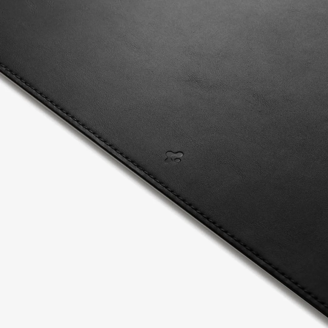 Spigen LD301 Mouse Pad - Waterproof Vegan Leather - Zwart