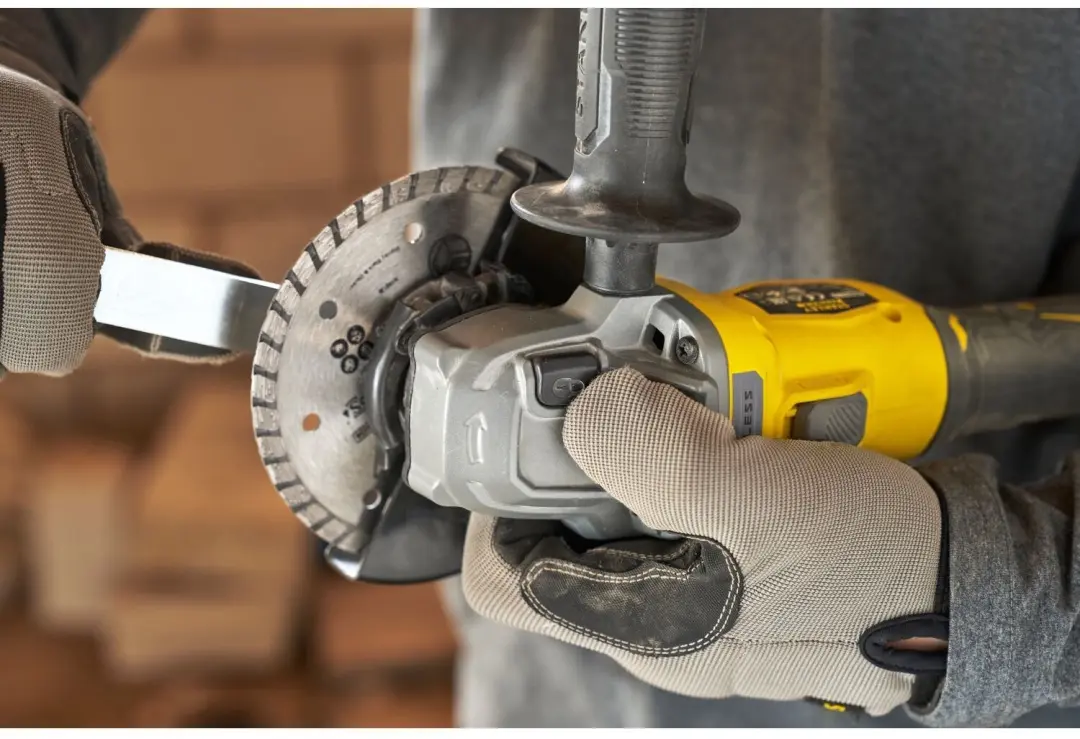 Stanley FATMAX SFMCG710B-XJ Haakse Slijper 18V 125mm - afbeelding 4 van 6