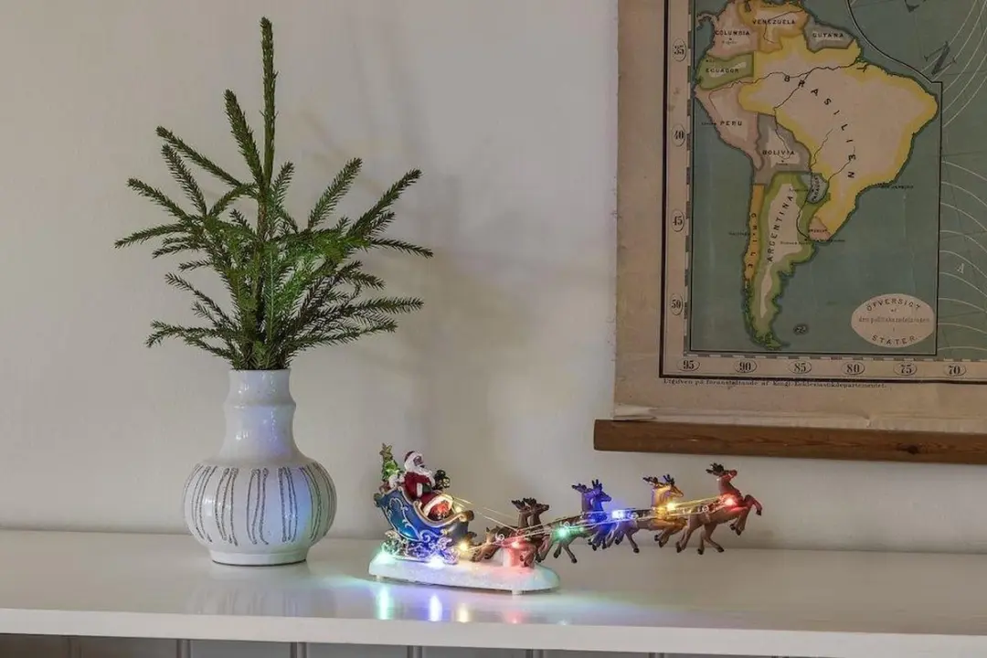 Konstsmide Kerstman in Slee Kerstfiguur - 10 LEDs - afbeelding 5 van 6