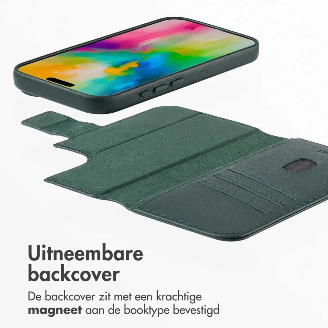 Accezz Hoesje iPhone 16 Leather Bookcase 2-in-1 - 3 Pasjes - Cedar Green