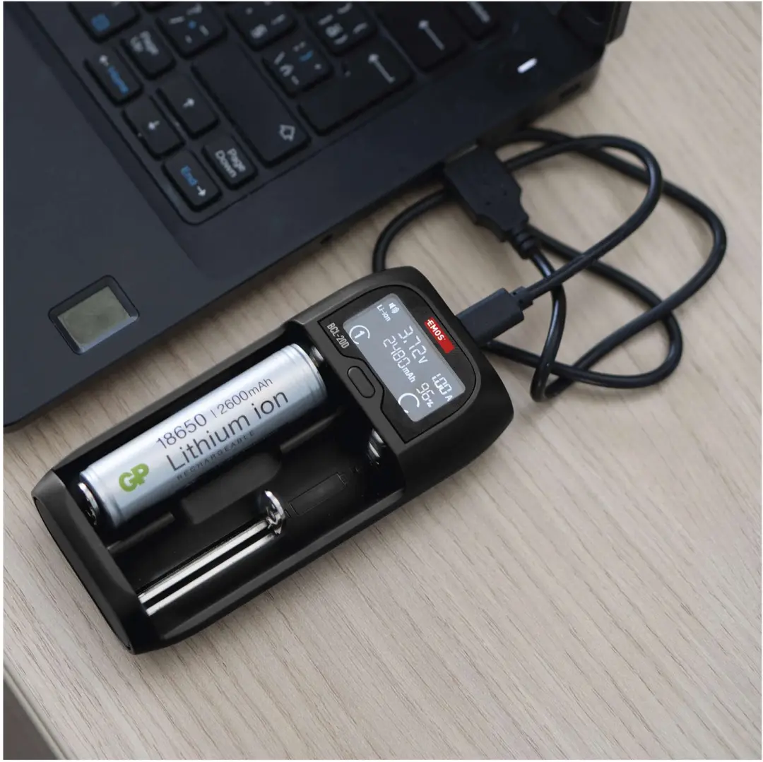 Emos BCL-20D Universele Acculader voor Li-ion - AA, AAA, C - afbeelding 2 van 6