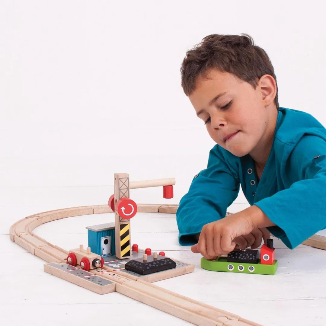 BIGJIGS Houten Treinrails Haven Kolen Laadstation BJT257 - 12-delig - Rood - afbeelding 6 van 6