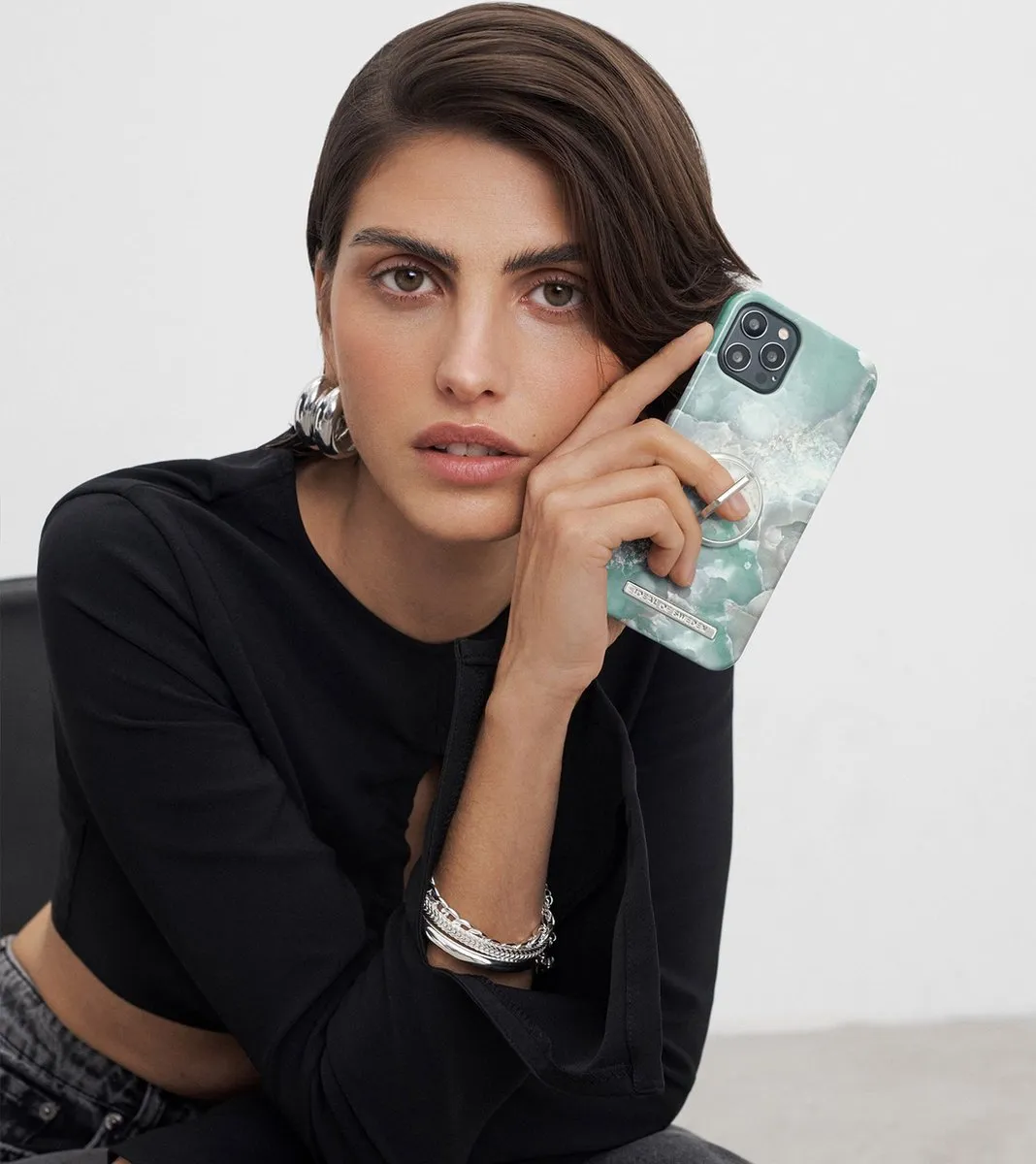 iDeal of Sweden iPhone 16 Plus Hoesje Azura Marble - IDFC-I2467-391 - afbeelding 2 van 3