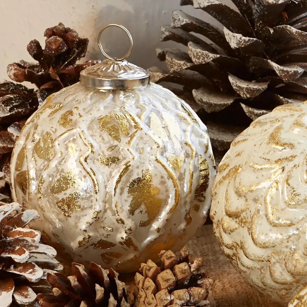 Loberon Kerstversiering Imogen set van 8 - Goud - Ø10cm - afbeelding 4 van 6