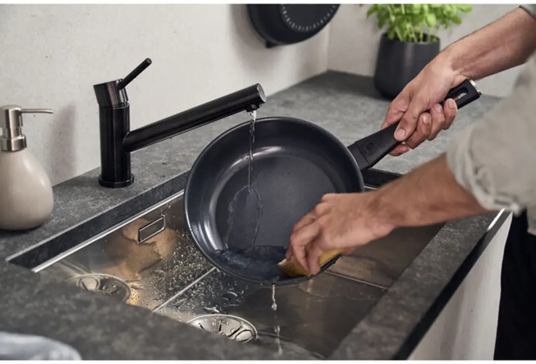 Zwilling Madura Plus Sauteerpan 28cm - Zwart - afbeelding 4 van 6