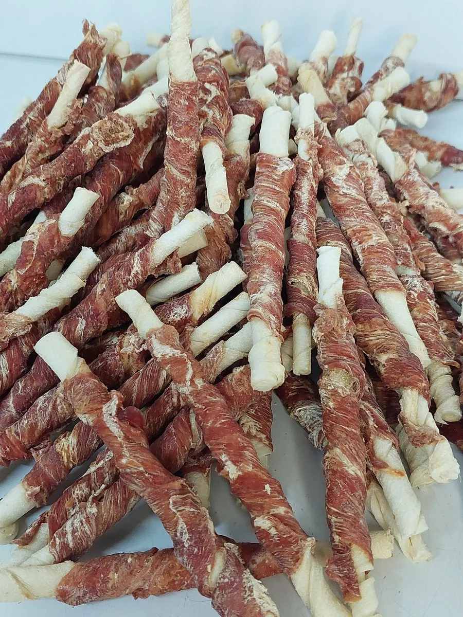 DierOKÉ - 100 runderhuid kauwstaafjes met eend - runderkauwstaafjes - natuurlijke hondensnacks - runderbotjes duck - XXL verpakking - gedraaide sticks