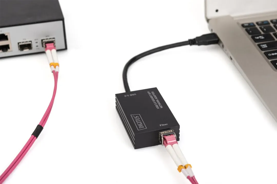 Digitus DN-3026 Glasvezel USB 3.2 Netwerkadapter - Zwart