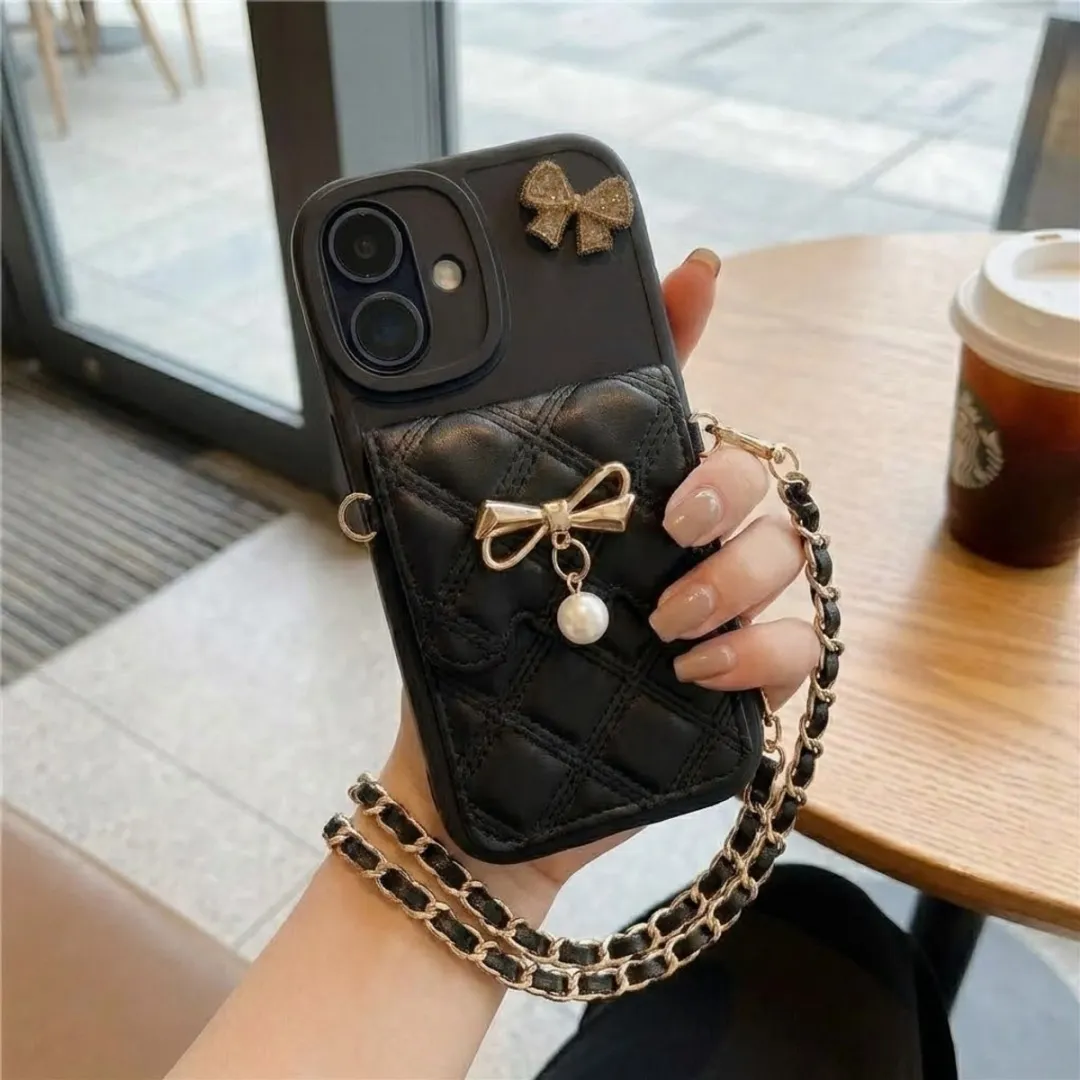 NuveX Luxe Telefoonhoesje iPhone 16 - Zwart - Quilted Design - 2 Pasjes