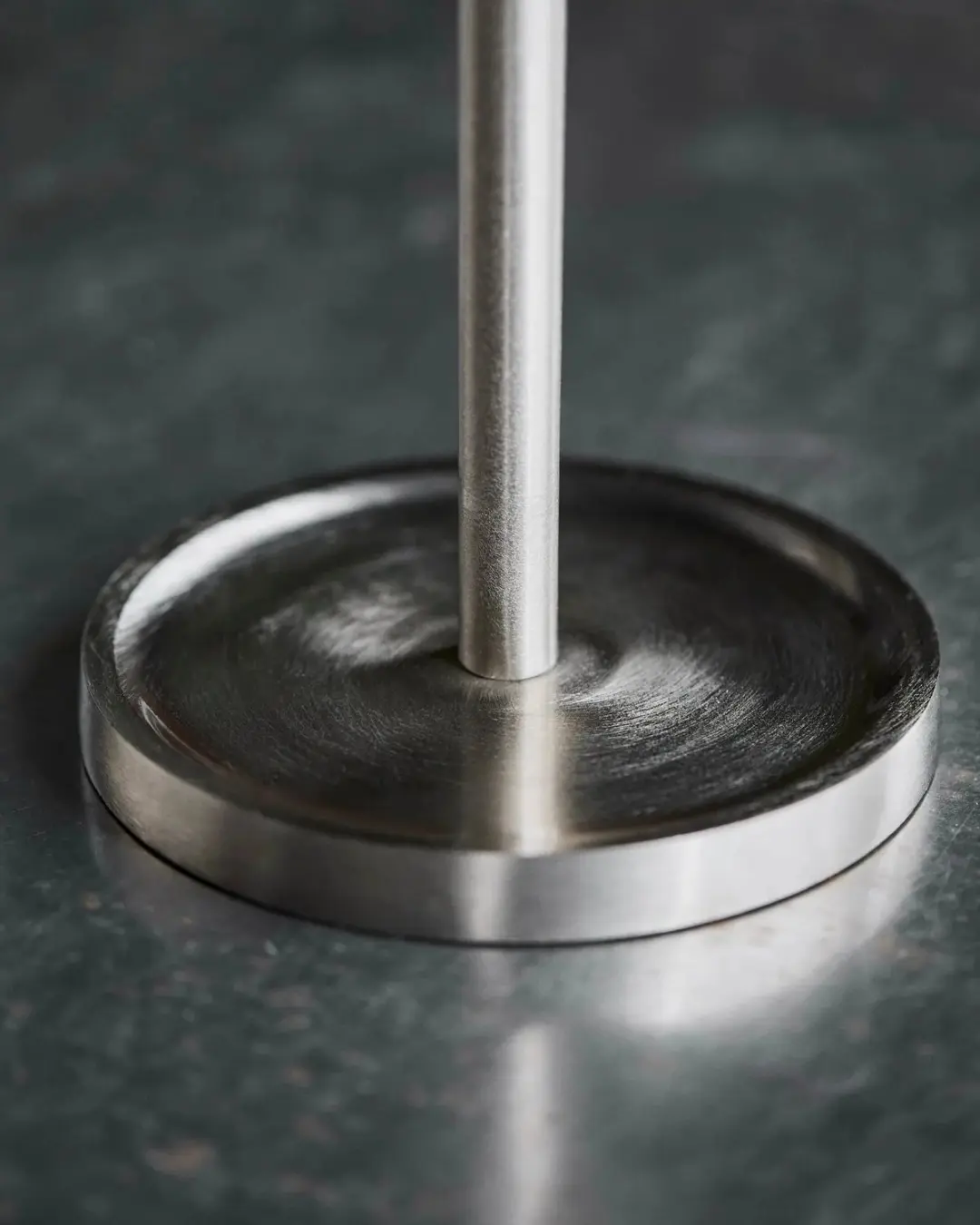 House Doctor Eden Keukenrolhouder - Geborsteld Zilver - Ø14x36cm - afbeelding 3 van 5