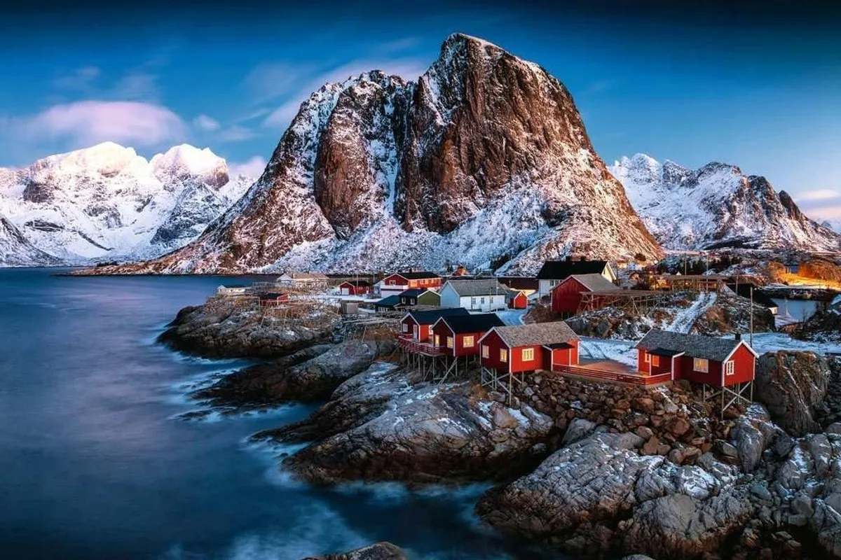 Ravensburger Puzzel 3000 Stukjes Hamnøy Lofoten - Blauw/Grijs/Rood/Wit