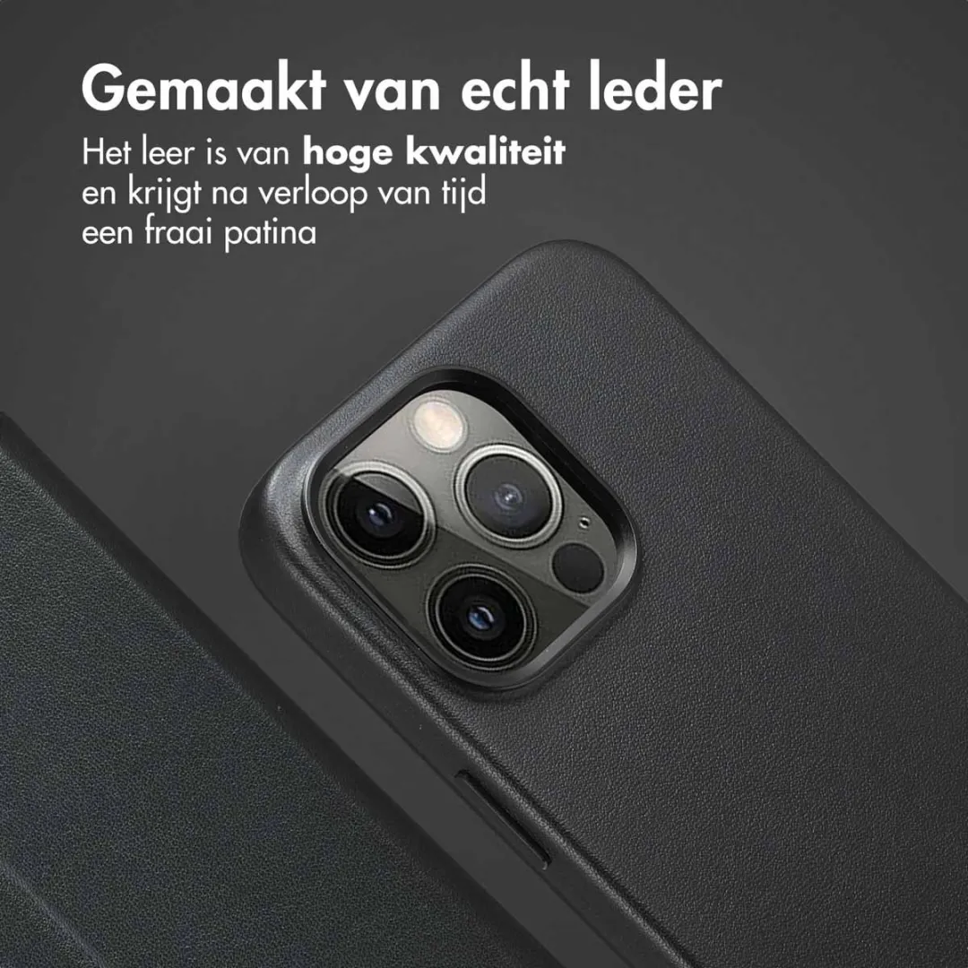 Accezz Hoesje iPhone 15 Pro Max - Leather Bookcase 2-in-1 - 3 Pasjes - Zwart