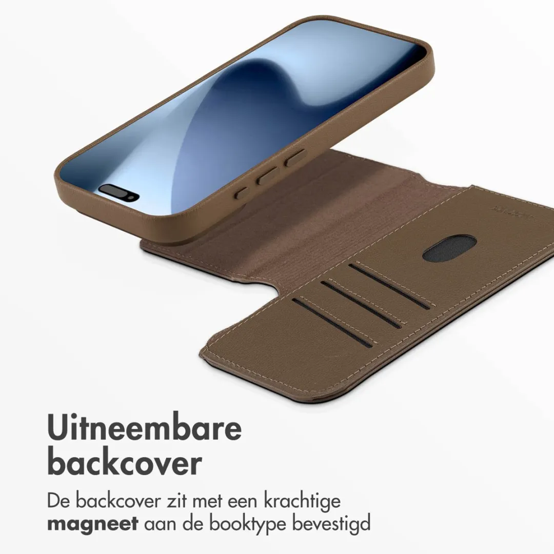 Accezz Hoesje iPhone 17 Pro Leather Bookcase - 3 Pasjes - Bruin
