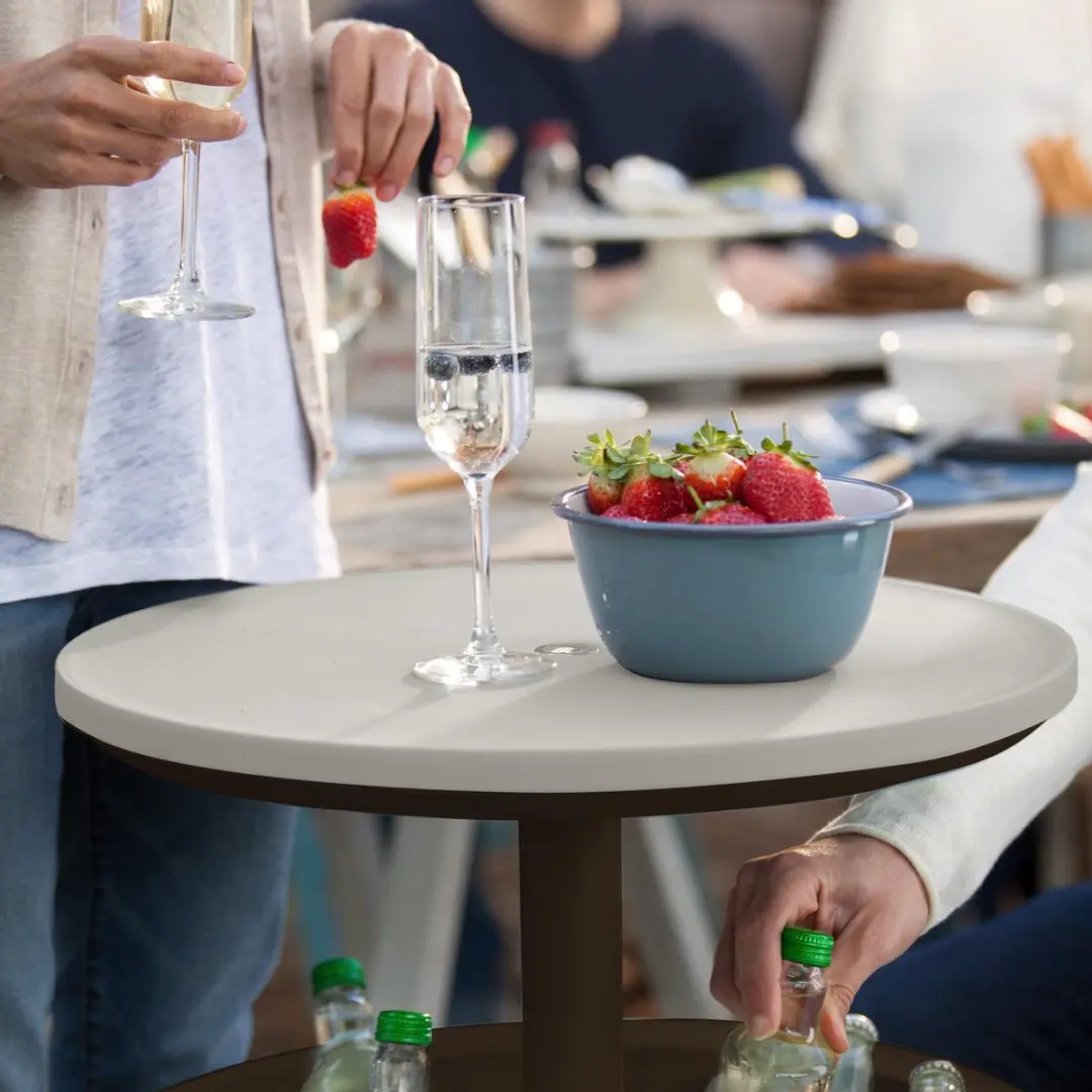 Keter Drankenkoeler Bijzettafel 30L - Ø50cm - Wit/Bruin - afbeelding 3 van 6
