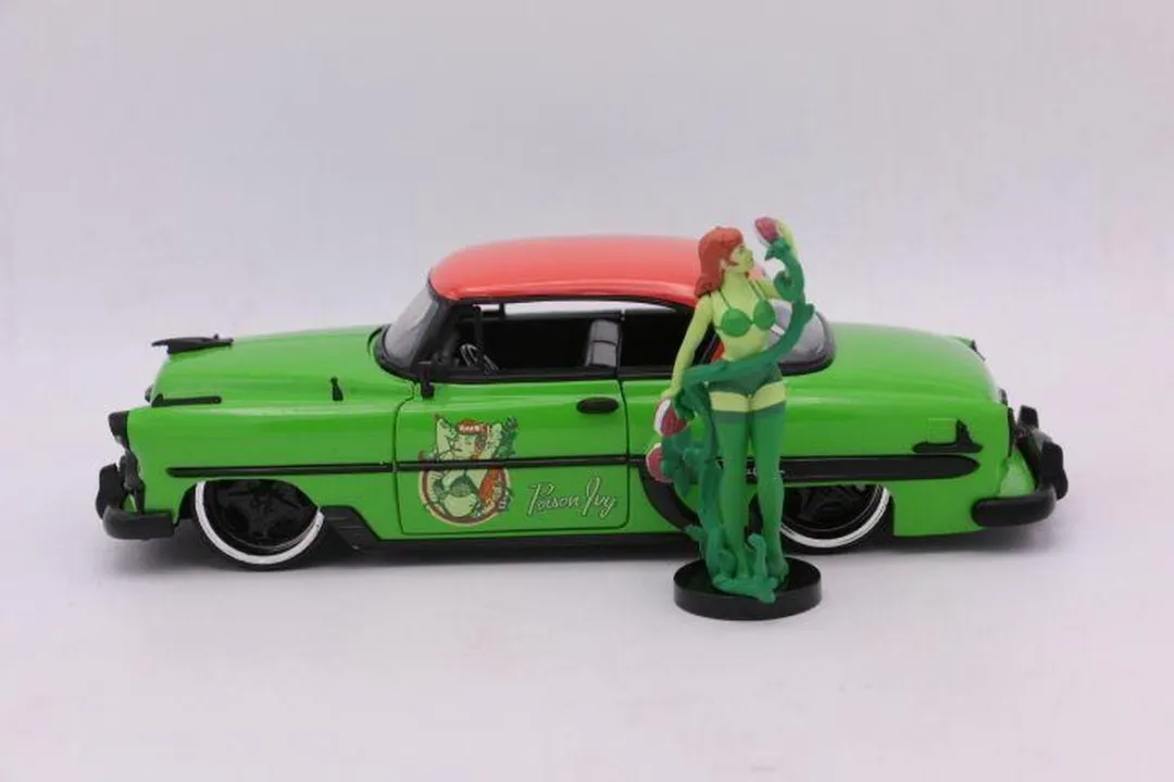 Jada Toys 1953 Chevy Bel Air Poison Ivy DC Comics Bombshells 1:24
