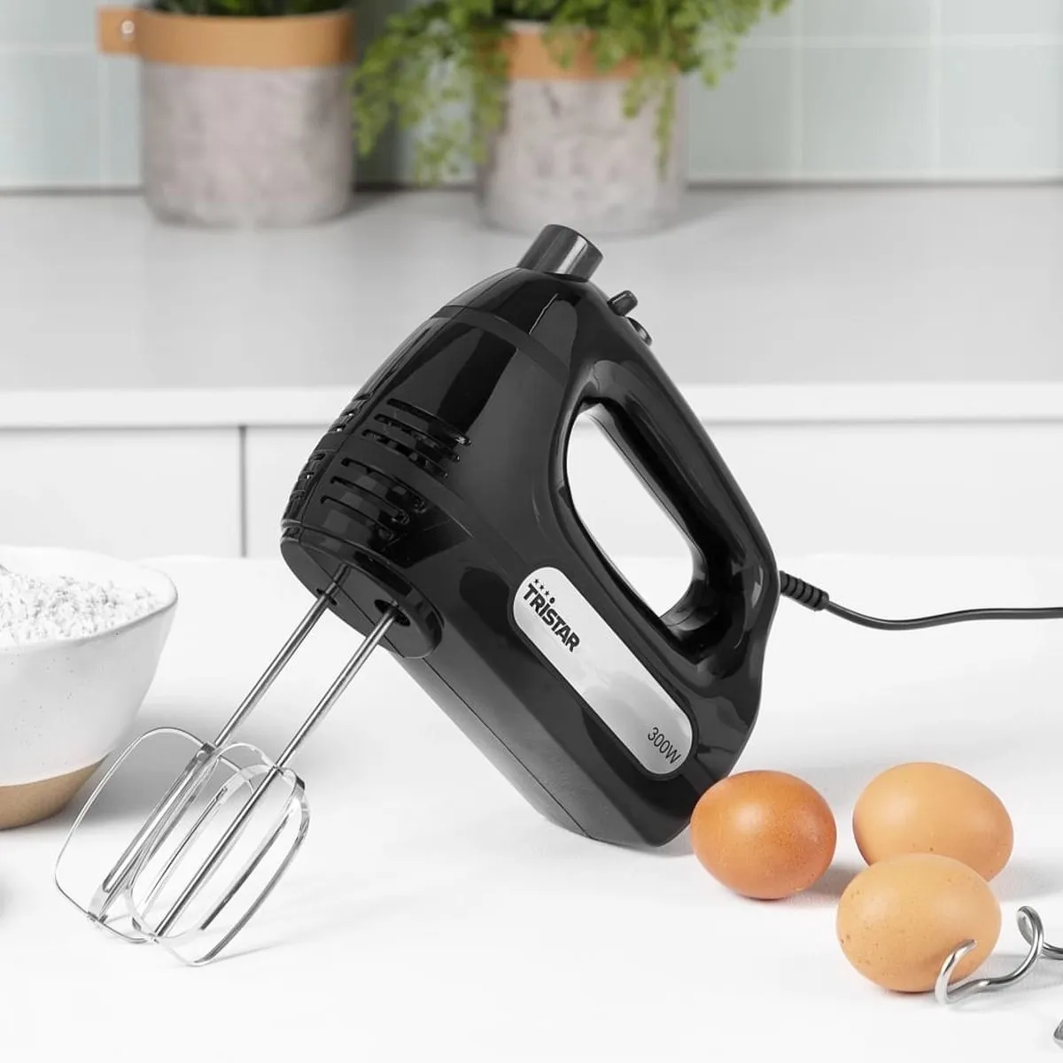 Tristar MX-4201 - Handmixer 300W - 6 snelheden - Turbo functie - Deeghaken en Gardes