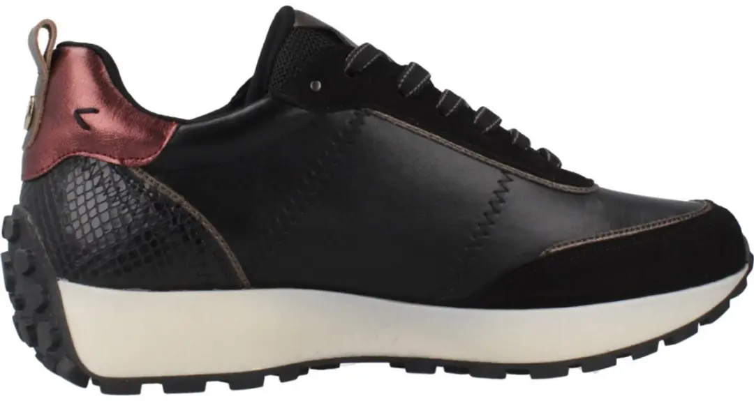 CARMELA 162699 Trainer