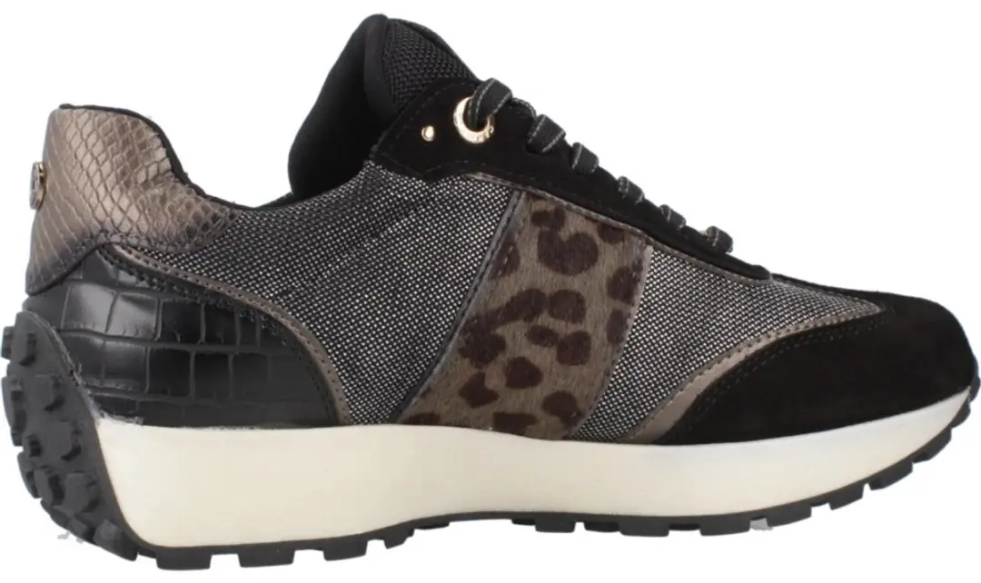 CARMELA 162702 Trainer