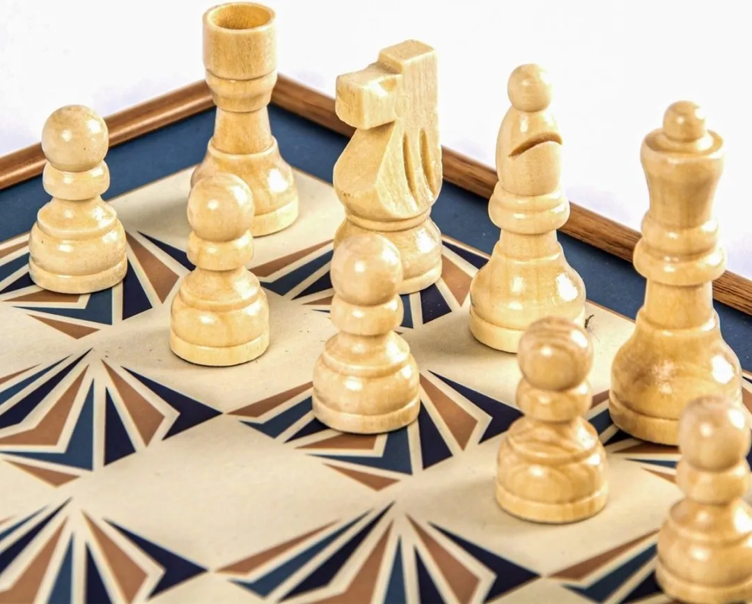 4 in 1 combo Luxueuze Houten speldoos - Schaken Dammen Backgammon Ludo Snakes