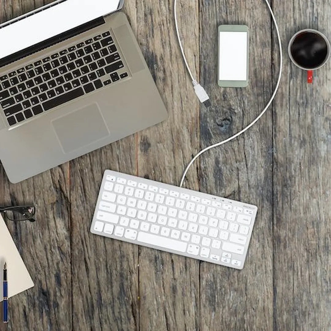 Macally SLIMKEYCA Compact USB-toetsenbord - Wit/Zilverkleurig