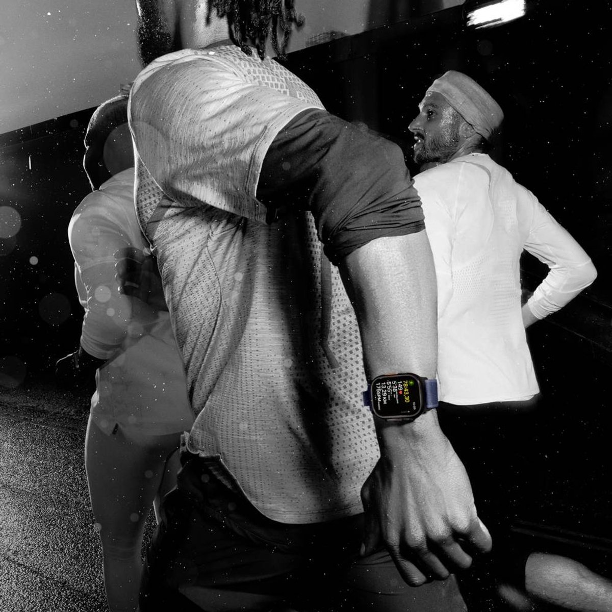 Apple Watch Ultra 2 GPS + Cellular 49mm Black Titanium Case with Black Trail Loop - S/M