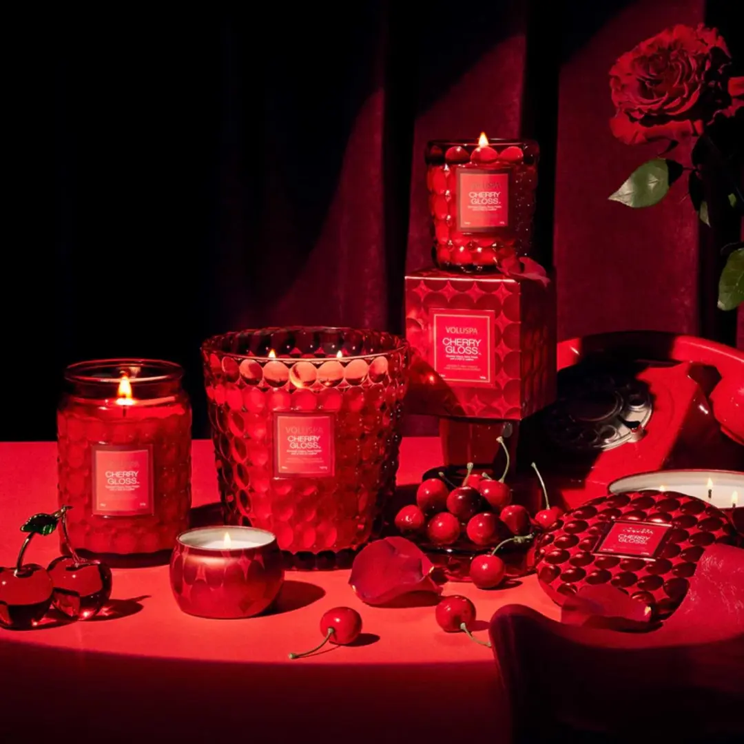 Voluspa Cherry Gloss Mini Tin Candle - 113g - afbeelding 3 van 4