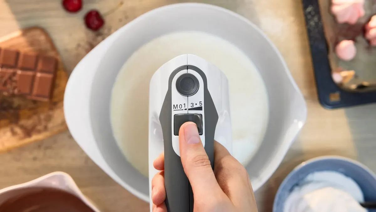 Bosch MFQ37470 ErgoMixx Handmixer 750W - Wit