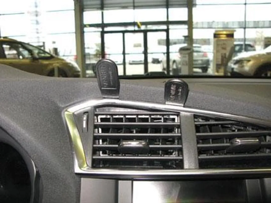 Brodit ProClip 854590 Center Mount - Citroën C4 II/DS4 2011-2018 - Zwart