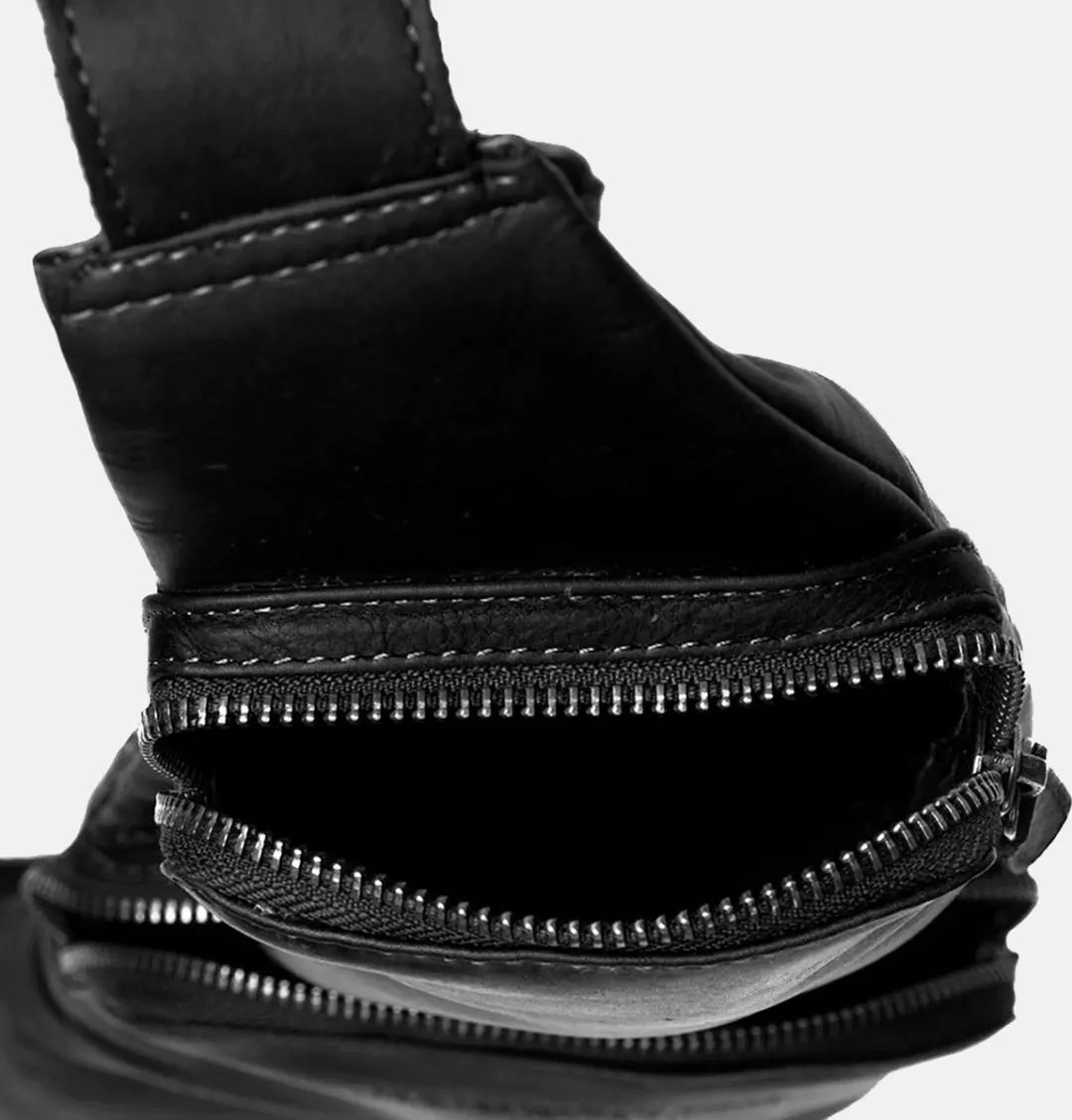 Chesterfield Logan Leren Crossbody Rugzak - 4 l - Zwart - afbeelding 2 van 6