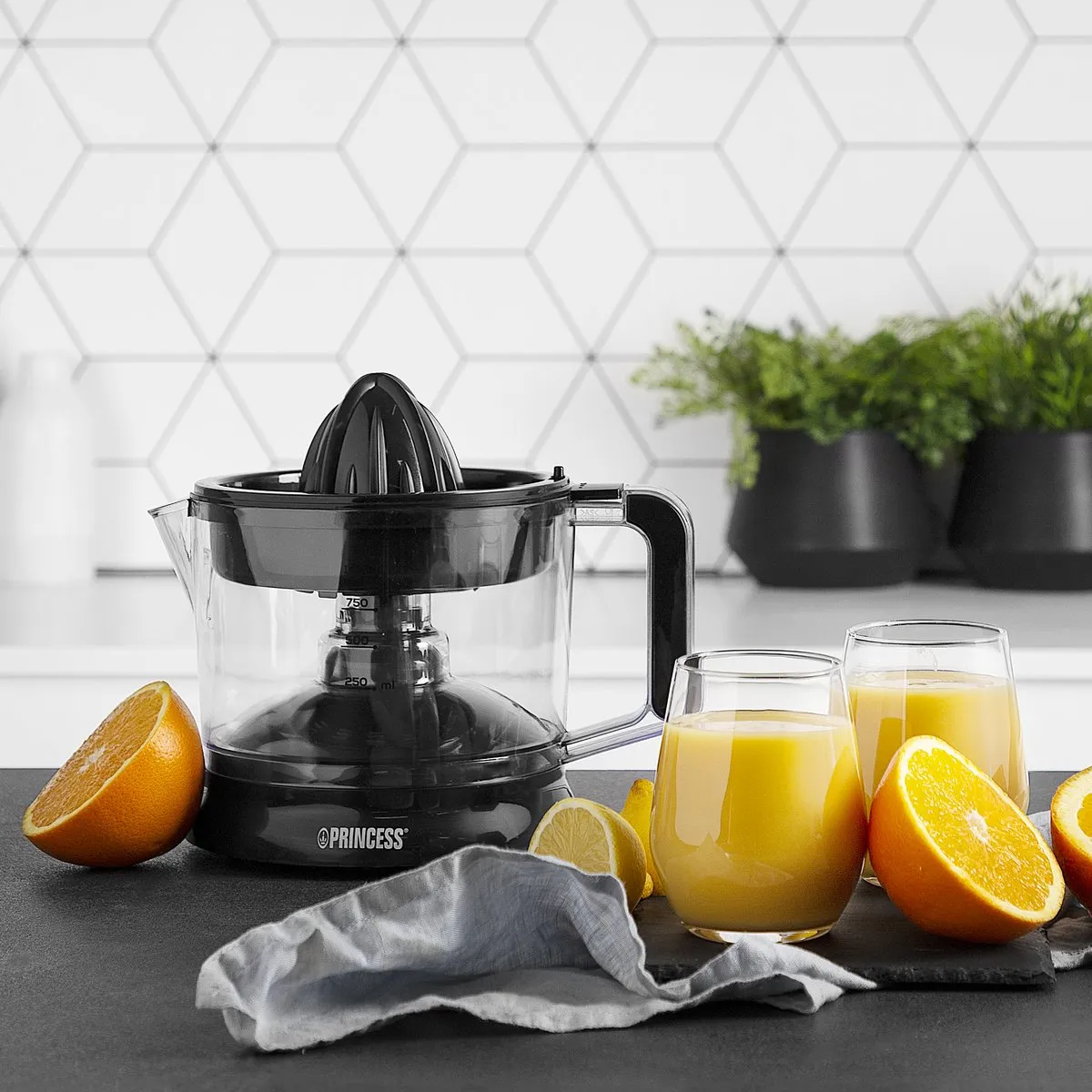 Princess Citruspers 201004 – Elektrische Citruspers – 1 liter - Instelbaar pulpfilter - Zwart