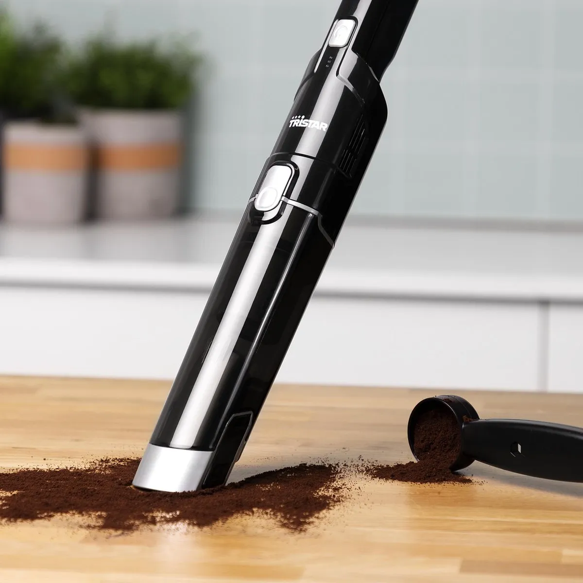 Tristar KR-3150 - Kruimeldief met oplaadstation - Extreem hoge zuigkracht - Snoerloos - Zwart