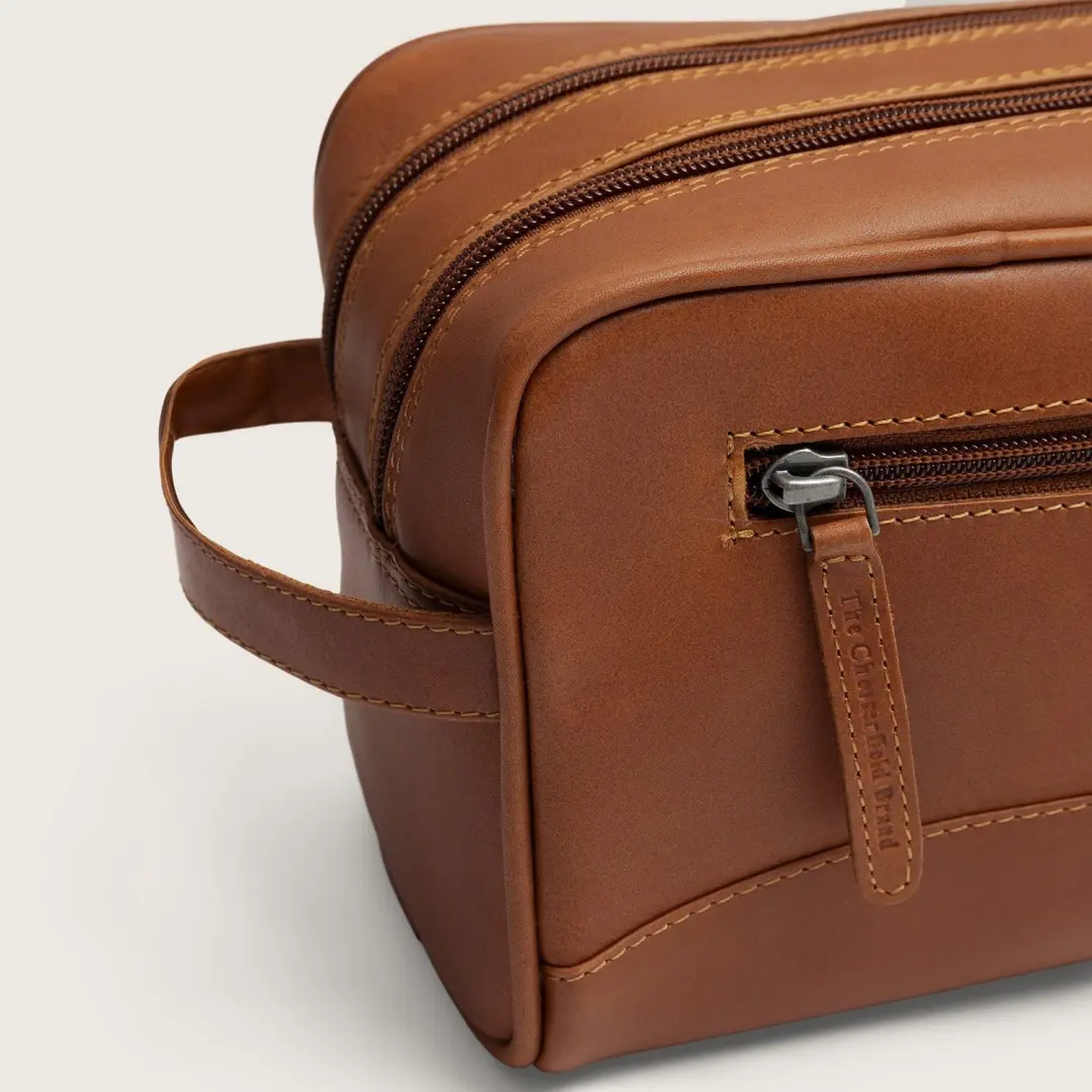 Chesterfield Stacey Leren Toilettas M - 4 l - Cognac - afbeelding 6 van 6