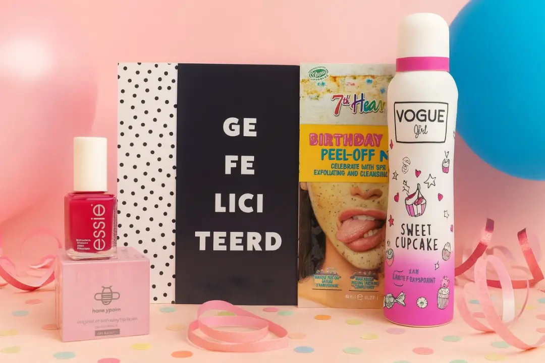 Vogue Verjaardag Cadeauset met Essie Nagellak