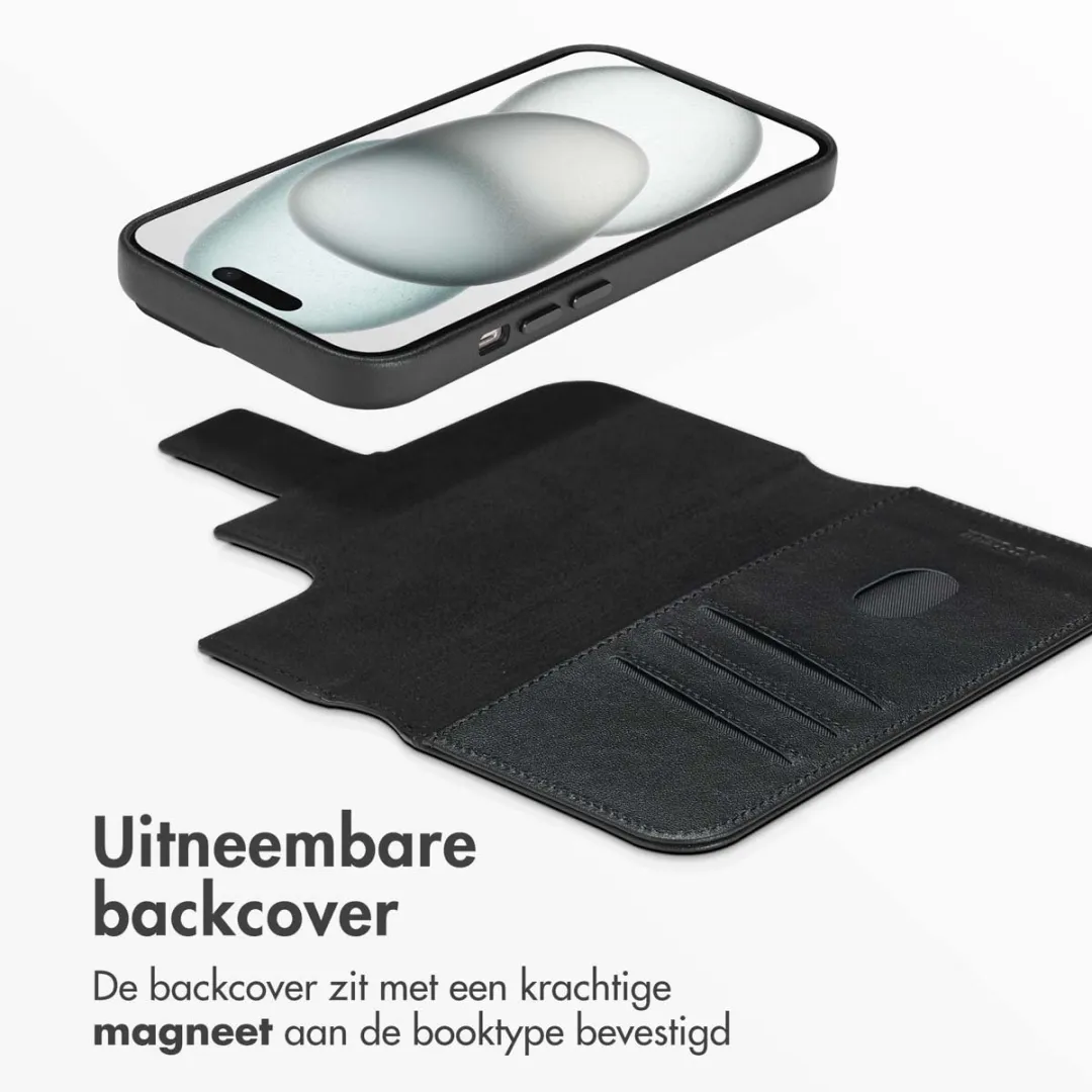 Accezz iPhone 15 Leather Bookcase Hoesje - 3 Pasjes - Zwart