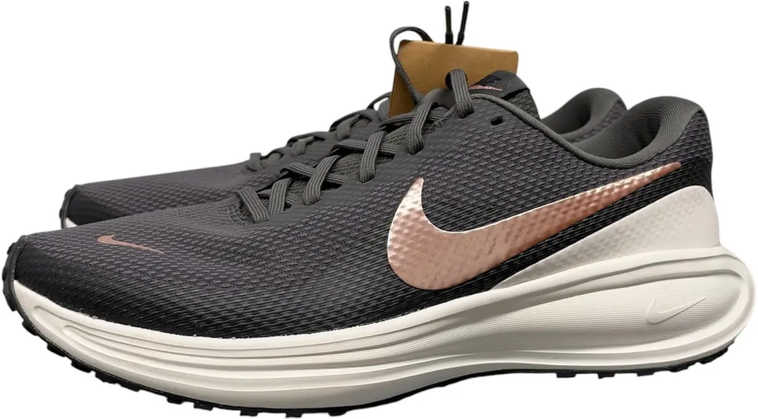 Nike Revolution 8