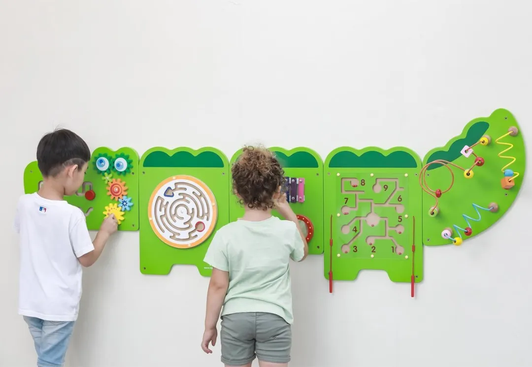 Viga Toys Houten Wandspeelbord Krokodil 187cm