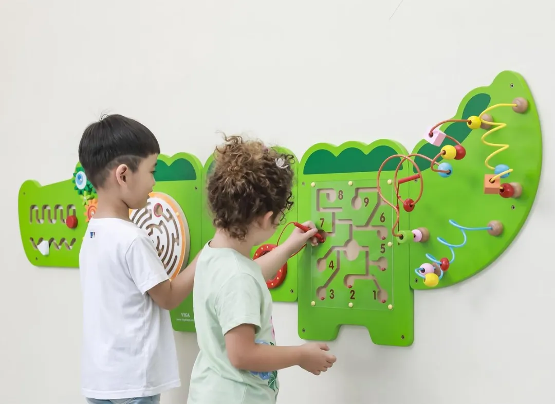 Viga Toys Houten Wandspeelbord Krokodil 187cm