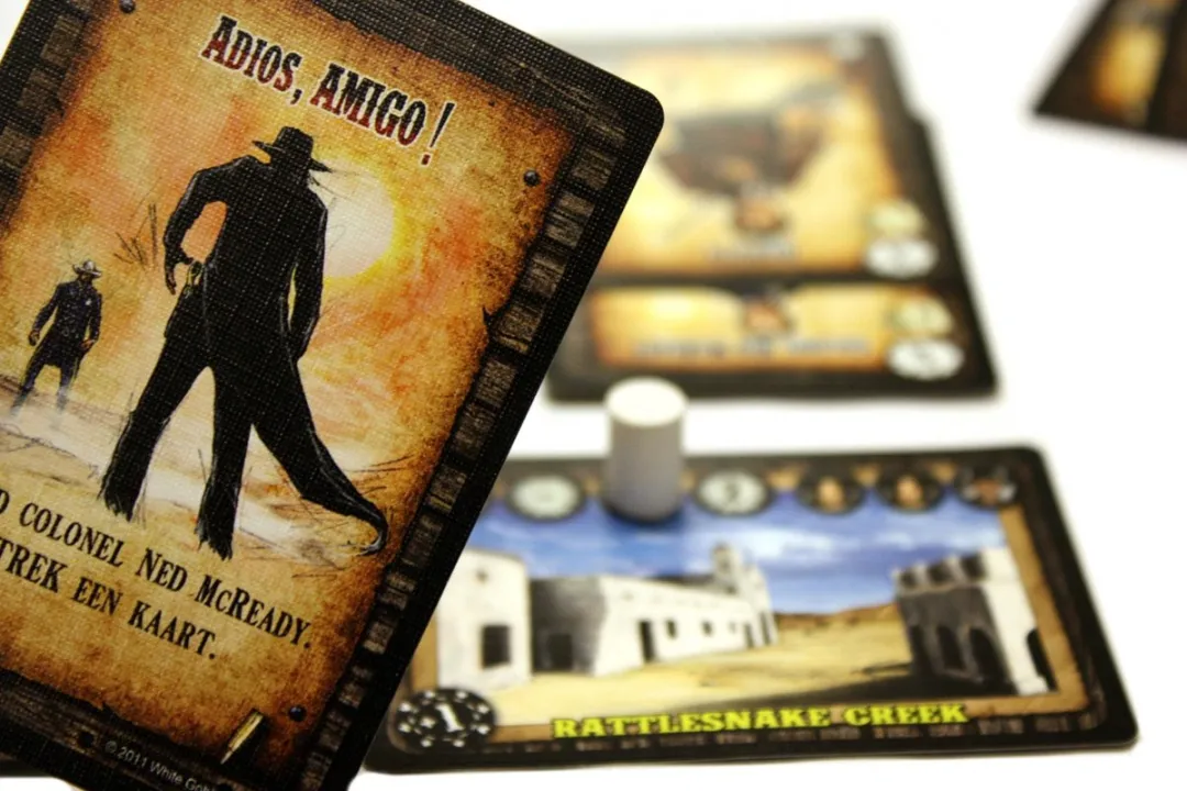 White Goblin Games Revolver 2 Gezelschapsspel - 2 Spelers