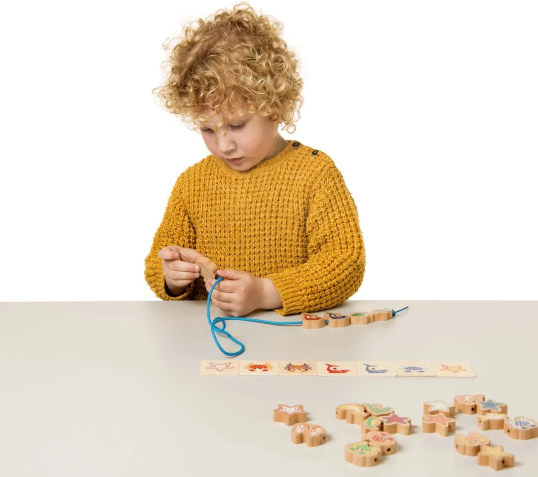 Toys for Life Educatief speelgoed 'Zeedieren rijgen' Ik leer fijne motoriek - Sensorisch speelgoed - Houten speelgoed - Spelend leren Motoriek - Fijne motoriek speelgoed - Educatief speelgoed 3 tot 6 jaar