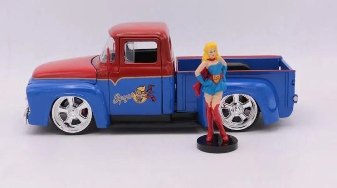 Jada Toys 1956 Ford F-100 Pickup Supergirl DC Comics Bombshells 1:24 Verzamelfiguur