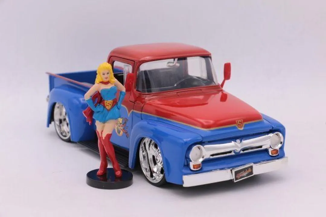 Jada Toys 1956 Ford F-100 Pickup Supergirl DC Comics Bombshells 1:24 Verzamelfiguur