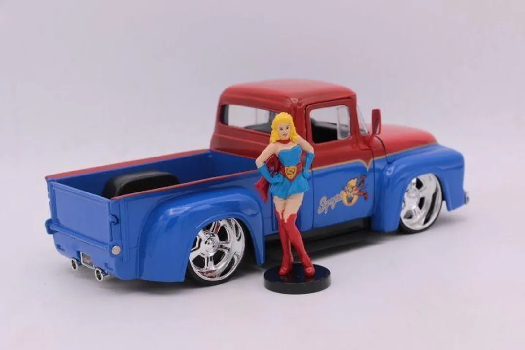 Jada Toys 1956 Ford F-100 Pickup Supergirl DC Comics Bombshells 1:24 Verzamelfiguur